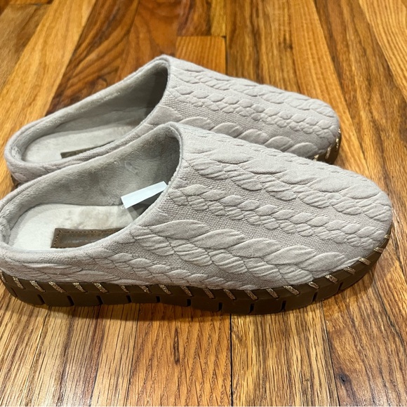 Muk Luks Shoes - Muk Luks Blush Mules Women's Size 7 Tan Cable Knit